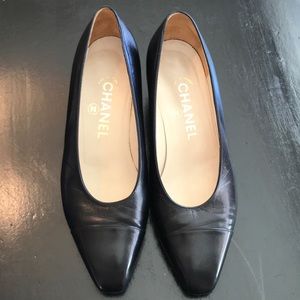 Chanel vintage black leather pumps 1 1/2 inch heel
